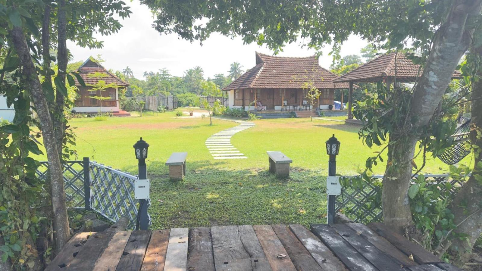 Gypsea Marari Bed and Breakfast Alappuzha Eksteriør billede